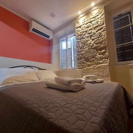 Corcyra Microflat In Old Town Appartement Corfu  Buitenkant foto
