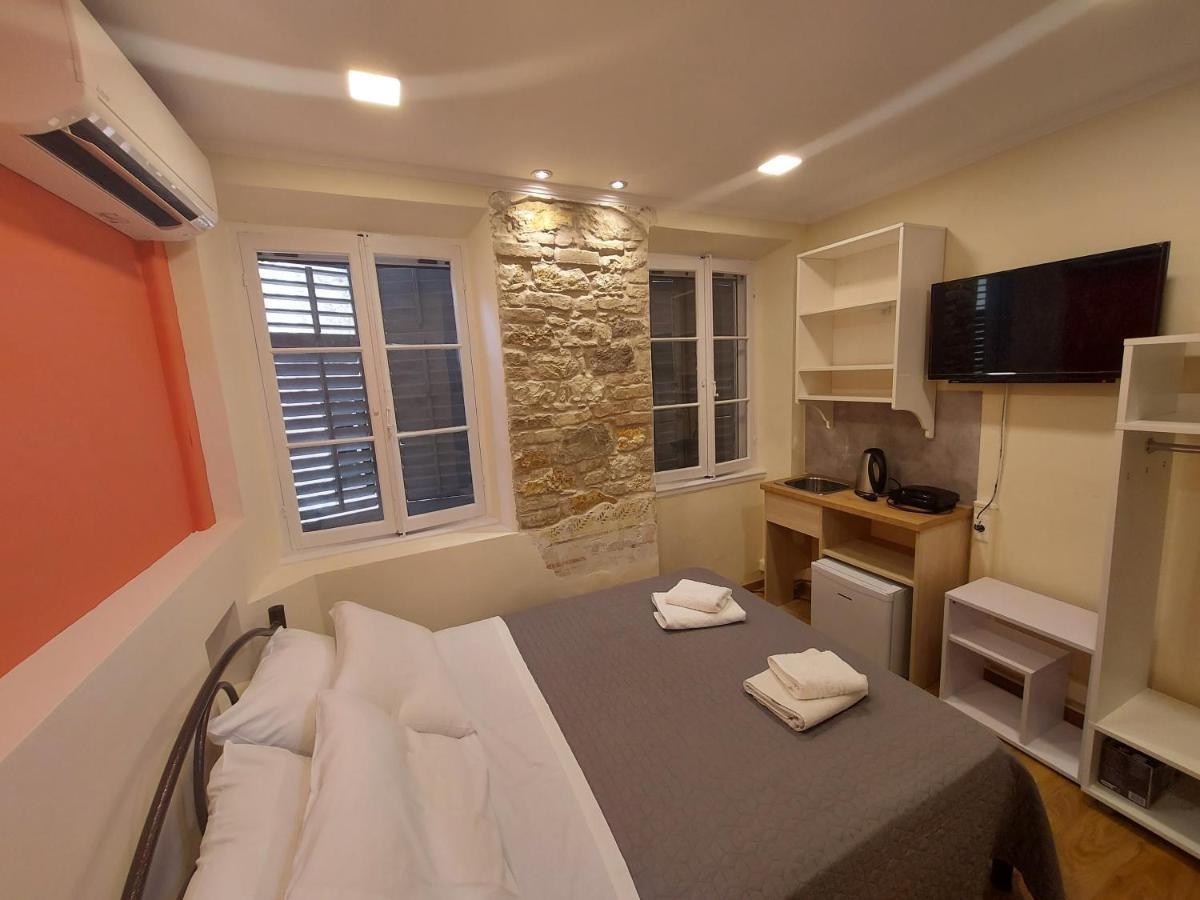 Corcyra Microflat In Old Town Appartement Corfu  Buitenkant foto