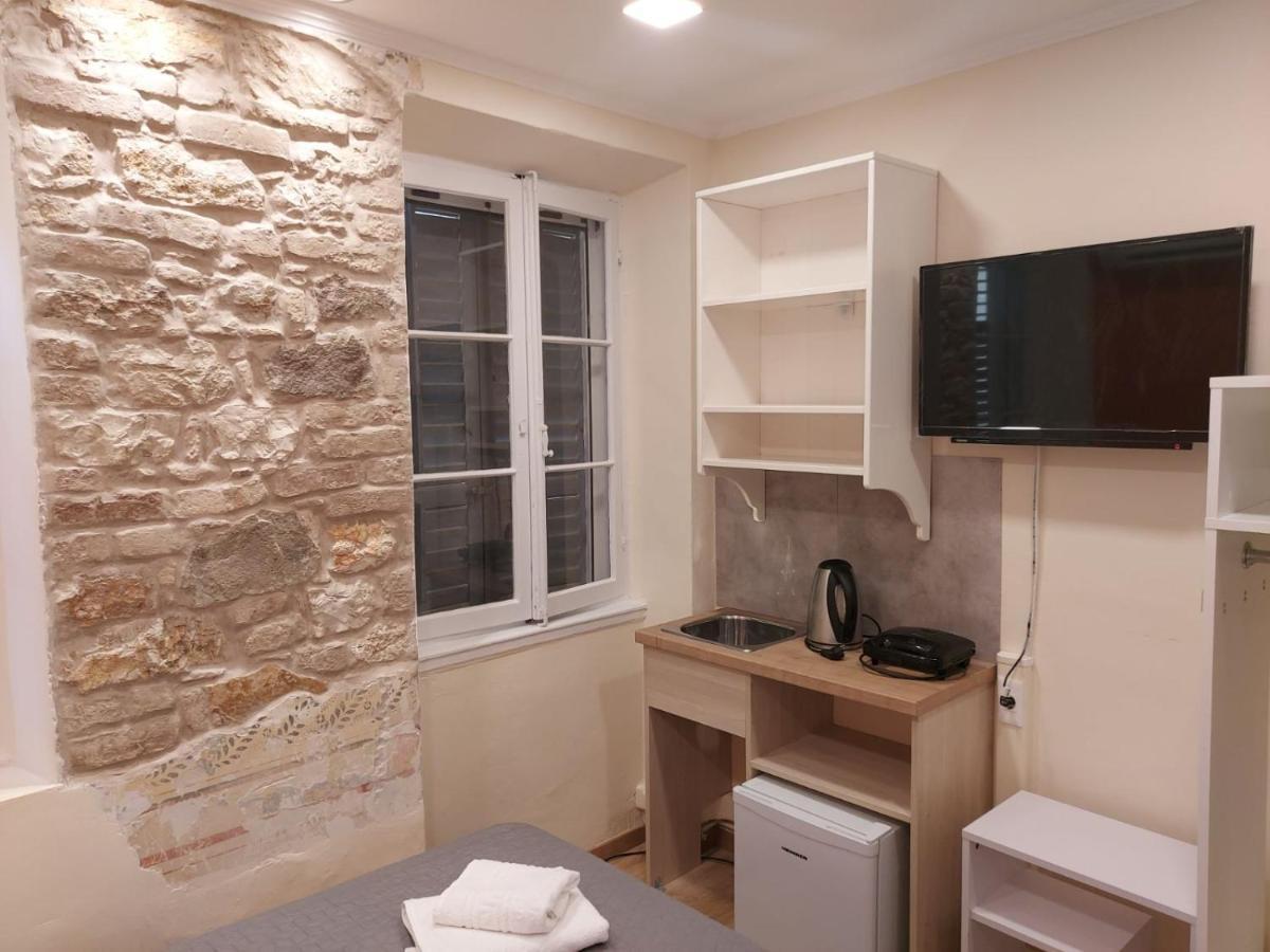 Corcyra Microflat In Old Town Appartement Corfu  Buitenkant foto